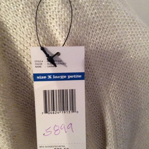 Pretty sweater/poncho - Picture 3 of 6